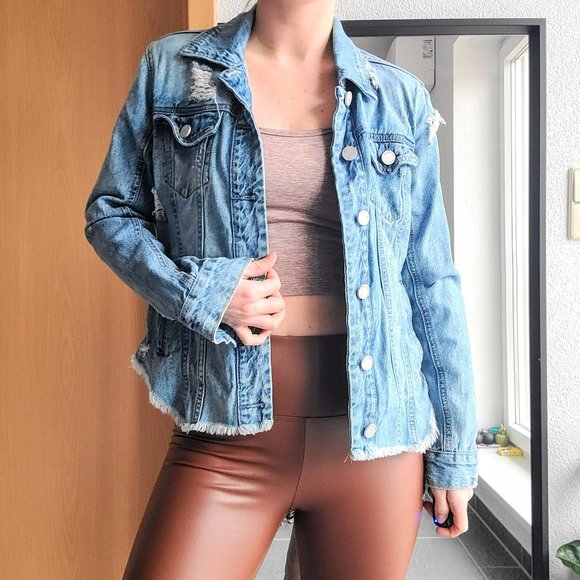 Blank NYC Distressed Blue Denim Cropped Frayed Hem Jean Jacket Size XS - Picture 3 of 16